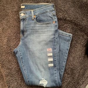 Levi’s boyfriend jeans
